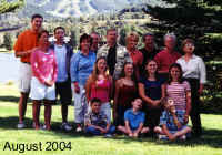 Family 2004.jpg (857113 bytes)